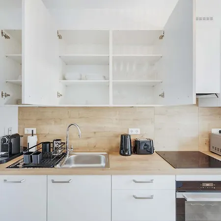 Bright & Stylish 2br In Center *