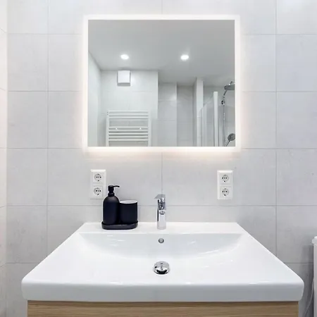 Center Comfort Workspace And Smart Tv Apartment Luxembourg