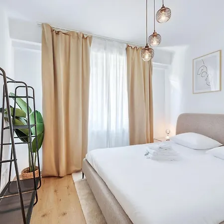 Bright & Stylish 2br In Center *