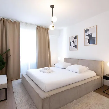 Center Comfort Workspace And Smart Tv Apartment