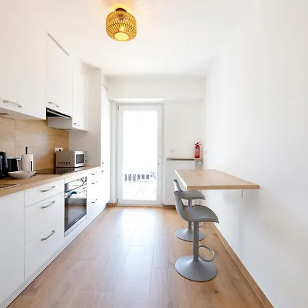 Apartment Center Comfort Workspace And Smart Tv *