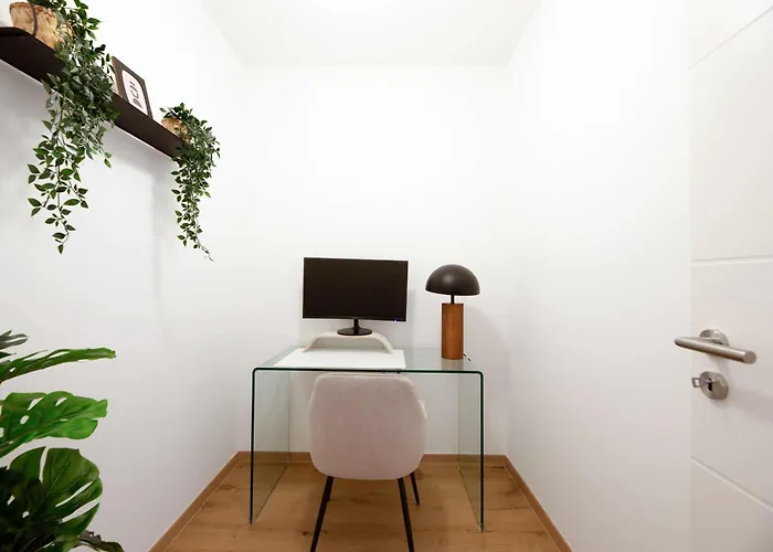 Bright & Stylish 2br In Center *