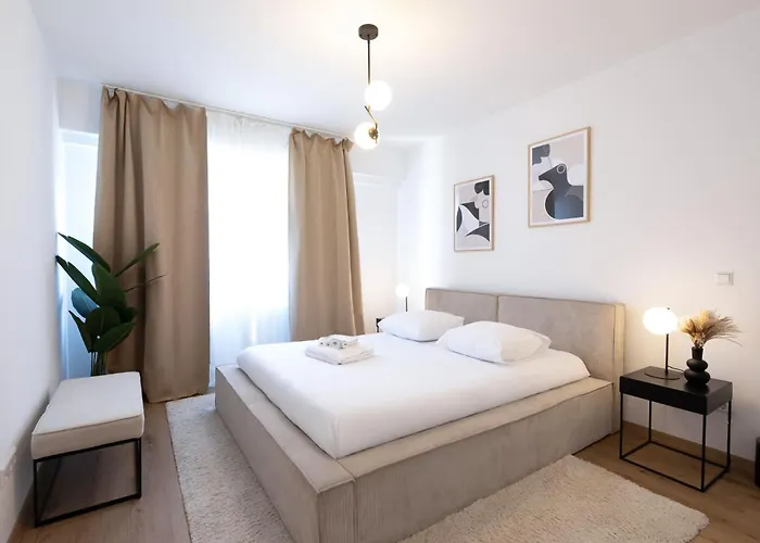 Bright & Stylish 2br In Center Appartamento