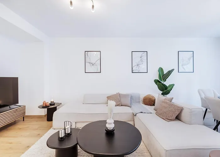 Bright & Stylish 2br In Center *